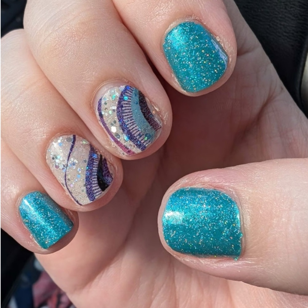 *Exclusive* Color Street: Glow With the Flow (Accent Pack) | Nude Glitter Curve - Picture 10 of 11